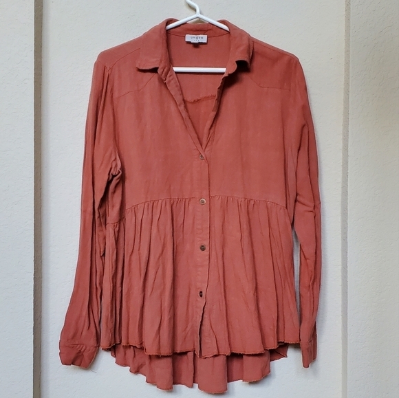 Umgee Tops - UMGEE button front babydoll lagenlook minimalist top. Size S